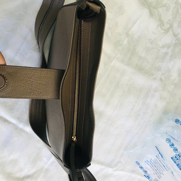 Allisandro Mari, Seychellas, Cross-body, Purse.taupe/sand color.  Leather Italy. - Picture 4 of 10